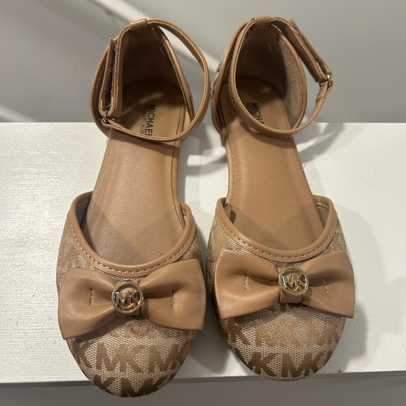 Michael Kors Tan Kids Shoes with Bow - Picture 1 of 4